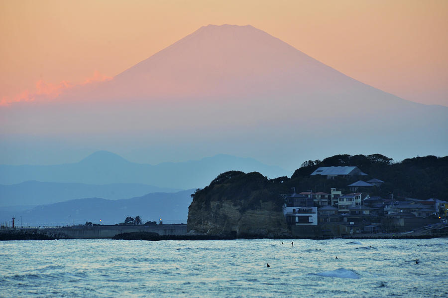 Sunset Mt.fuji Viewed From Beach Photograph by Taro Hama @ E-kamakura