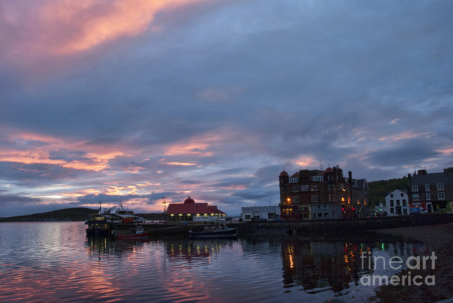 Sunset Oban Scotland Photograph by Juli Scalzi