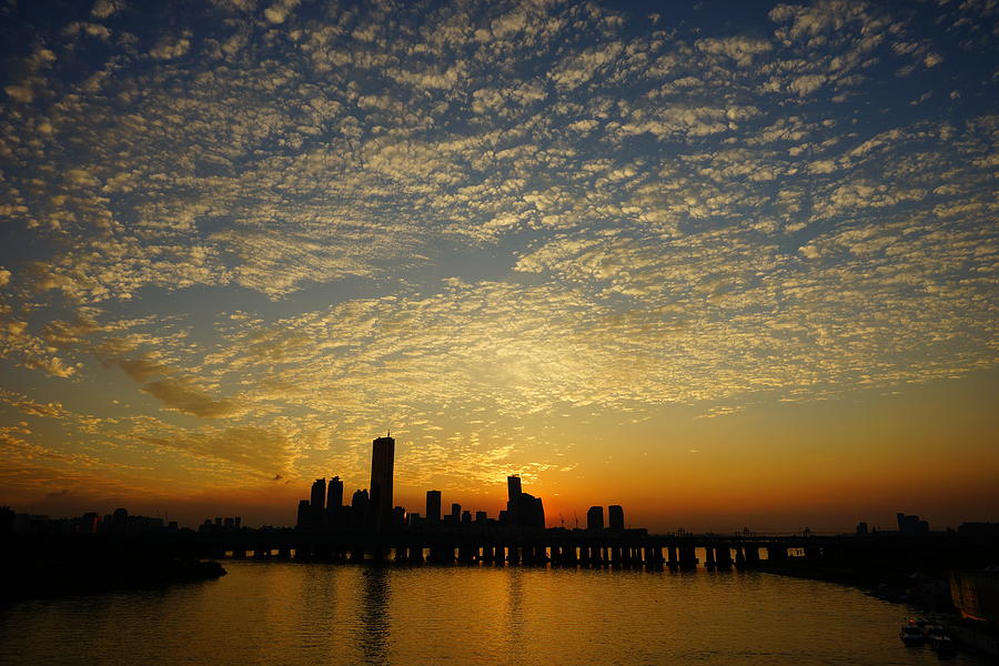 Sunset On The Han River Photograph by Penboy