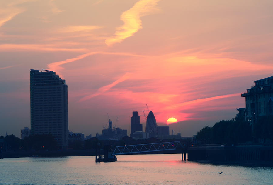 Sunset Over Thames Photograph by A Rey | Fine Art America