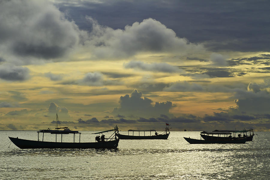 Sunset over the Gulf of Thailand Photograph by David Freuthal