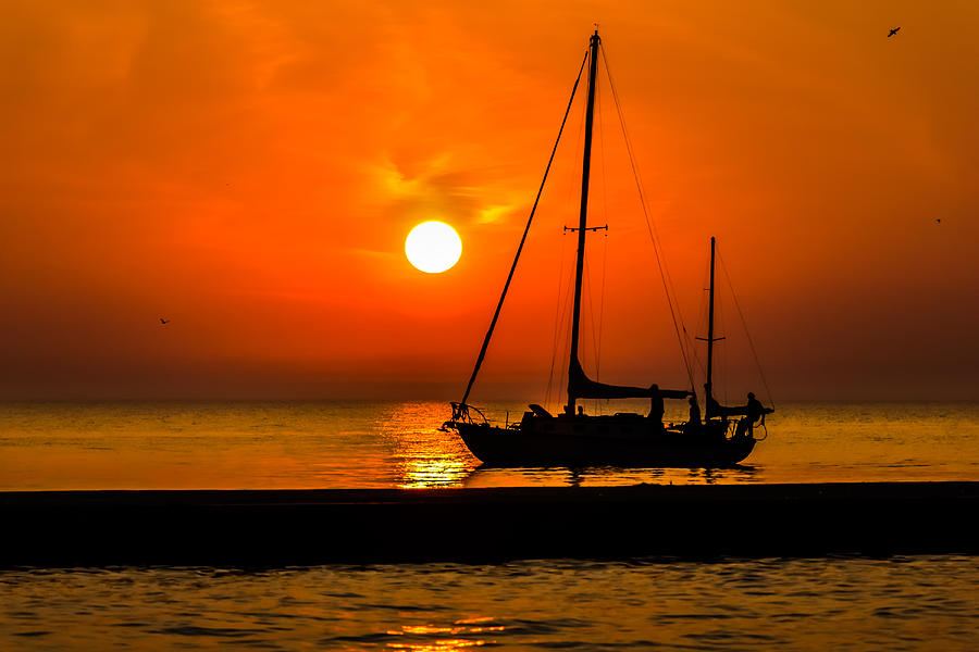 Sunset Sail Photograph by Peter Scott
