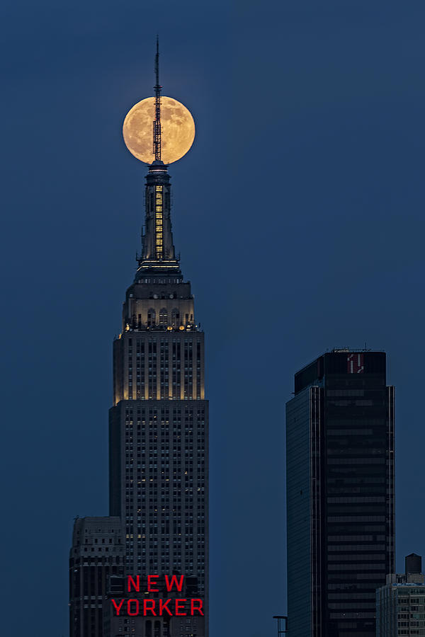 Super Moon In An Empire State Of Mind Photograph by Susan Candelario