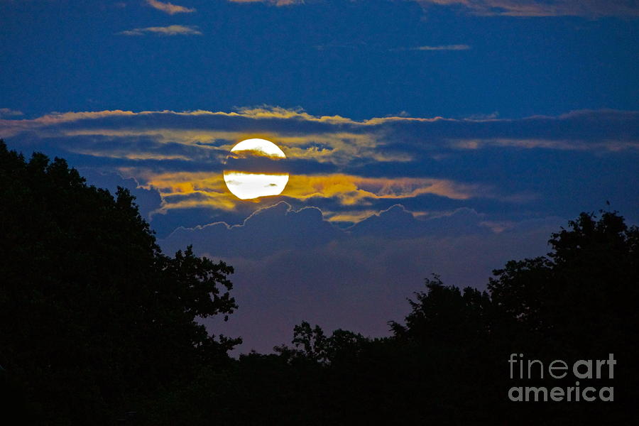 Super Moon Rising Photograph by Byron Varvarigos