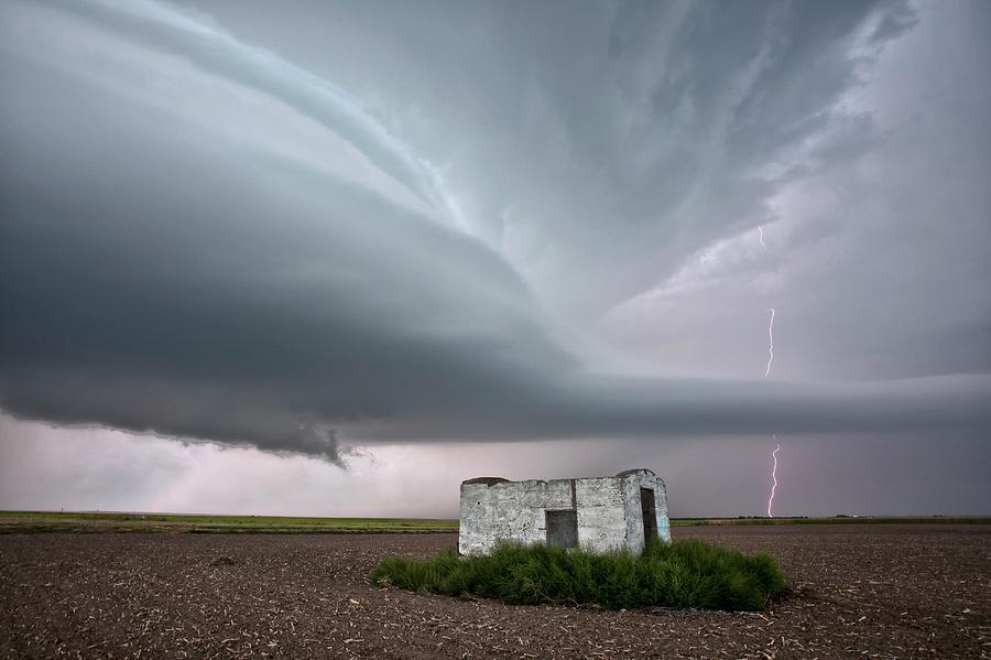 Supercell Thunderstorm And Farmstead Photograph By Roger Hill Science Photo Library