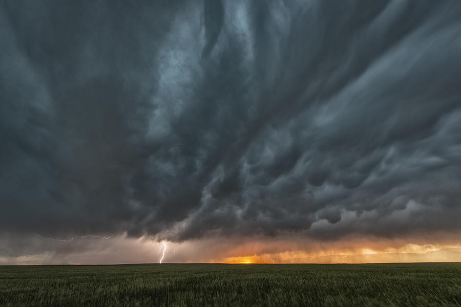 Supercell thunderstorm and mammatus cloud on Tornado Alley Photograph by Antonyspencer