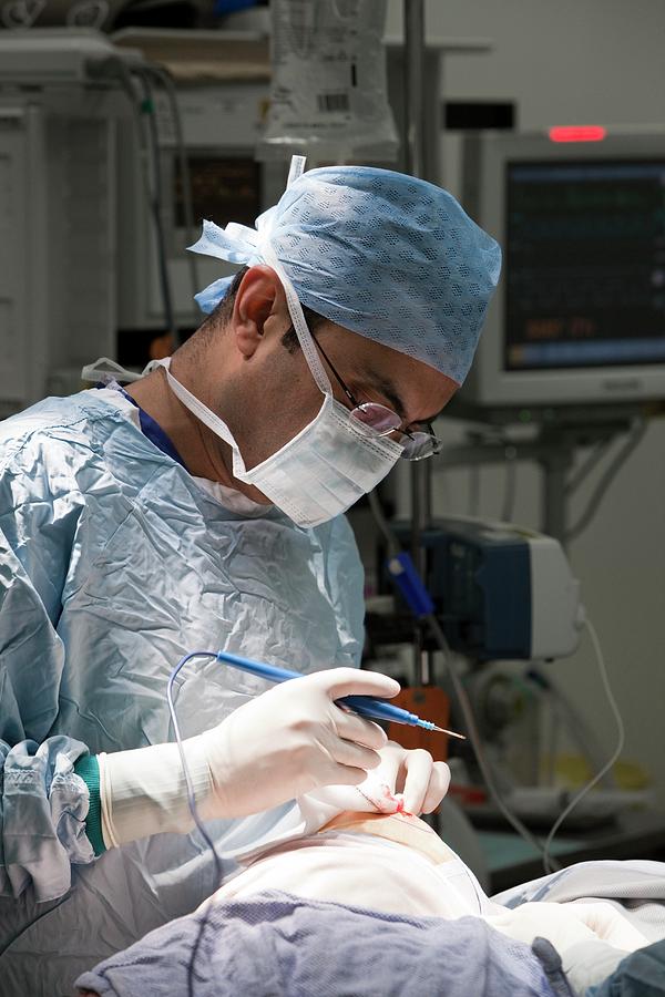 Surgeon Performing Surgery Photograph By Mark Thomas Science Photo