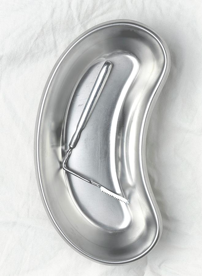 Surgical Tool In A Kidney Dish Photograph by Larry Dunstan/science Photo Library