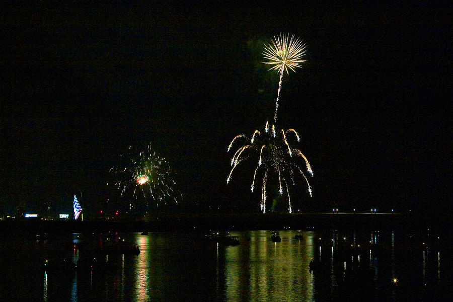 Independence Day Photograph - Susquehanna 4th of July Spectacle by Gene Walls