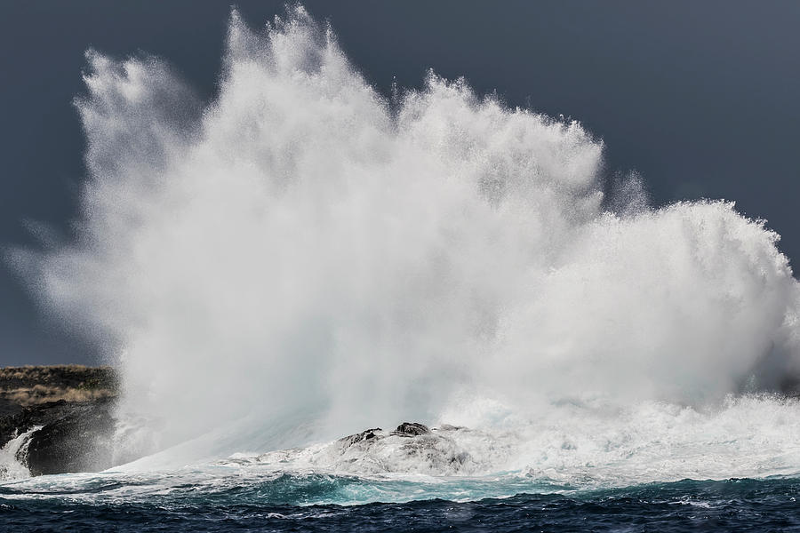 Swell Induced Wave Crashing On The Kona Photograph by Thomas Kline