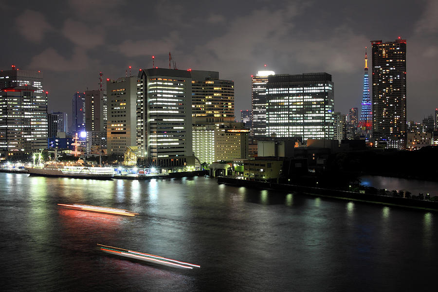 Takeshiba With Tokyo Tower by Krzysztof Baranowski