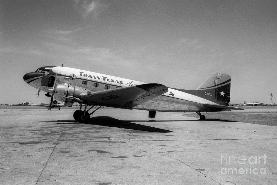 N25658, Douglas DC-3, Trans-Texas Airways TTa Photograph by Wernher Krutein