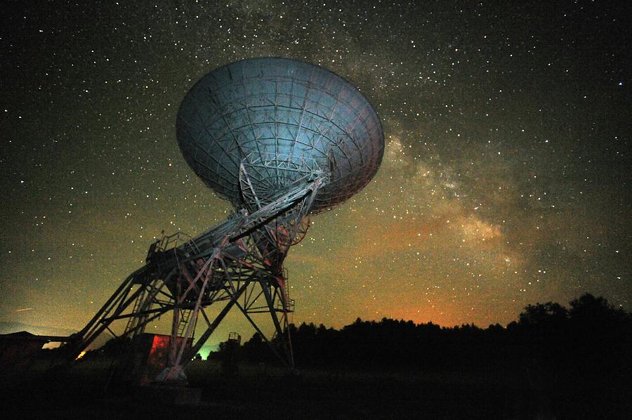 Tatel Radio Telescope Photograph by Dr Seth Shostak/science Photo Library
