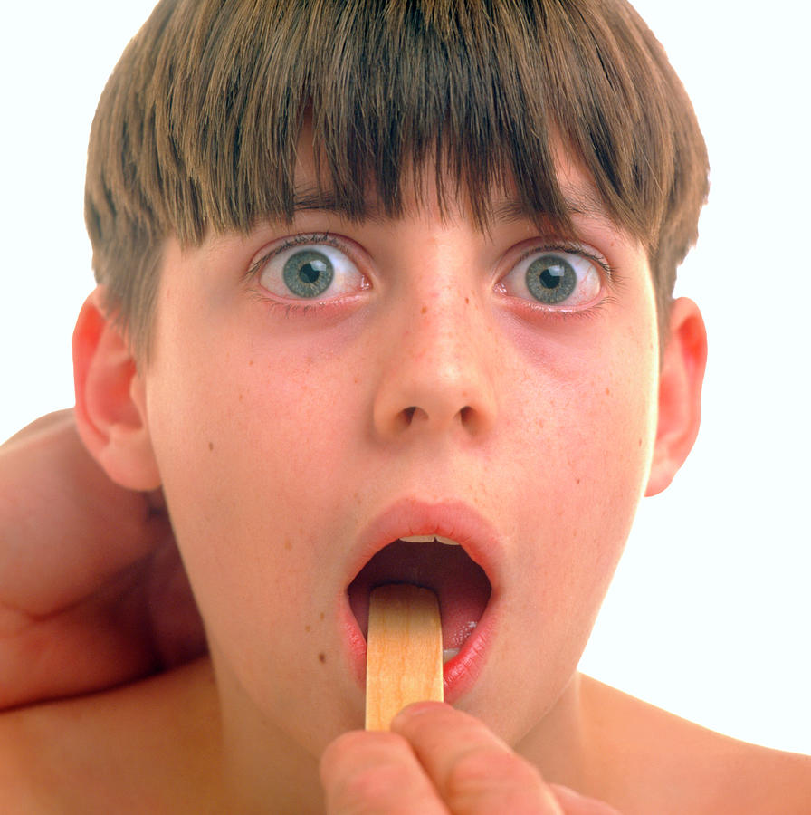 Teenage Boy Having A Throat Examination Photograph by Saturn Stills/science Photo Library