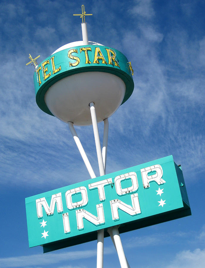 Telstar Motor Inn Photograph by Larry Hunter