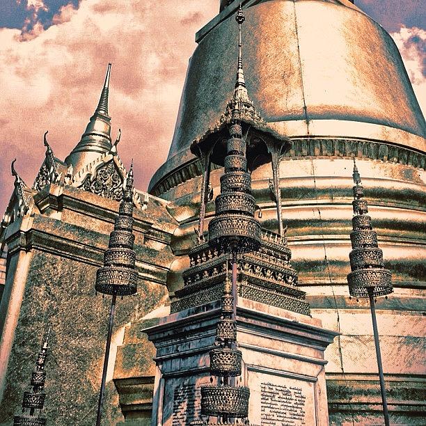 Abstract Photograph - Temple Of Dawn Wat Arun by Arya Swadharma