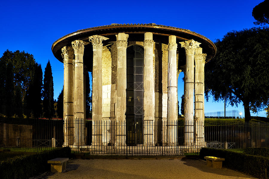 Architecture Photograph - Temple of Hercules Victor by Fabrizio Troiani