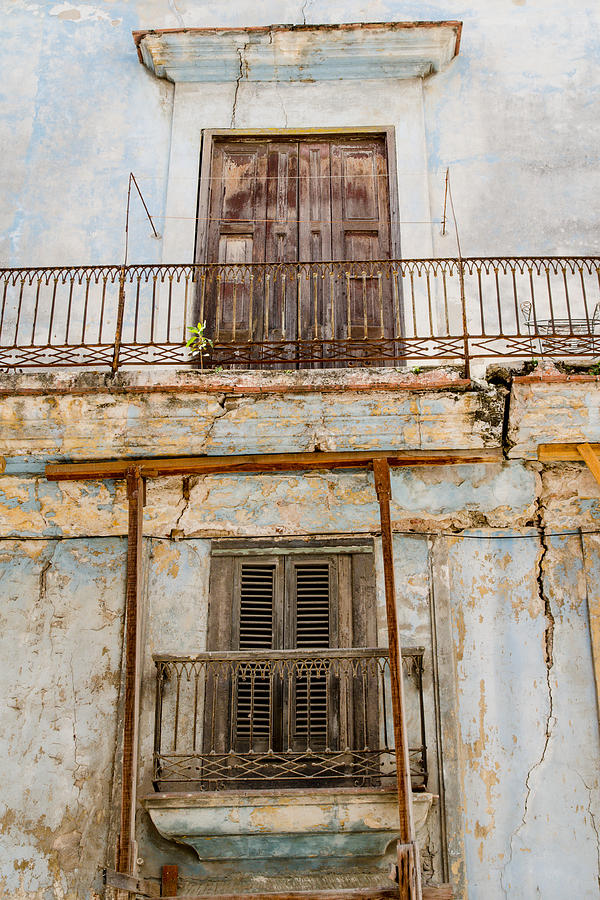 Temporary Havana Cuba Photograph by Rob Huntley