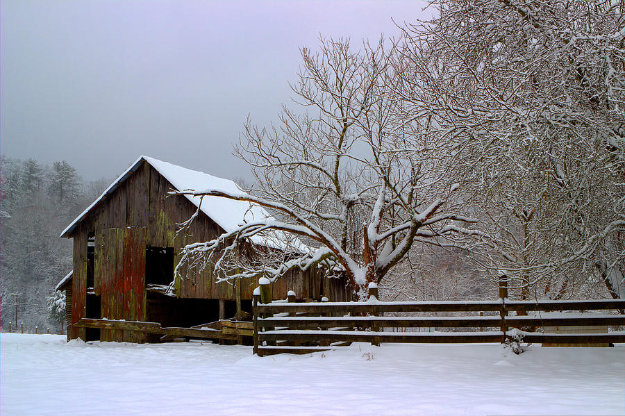 Tennessee Barn And Snow Photograph by Michael Eingle