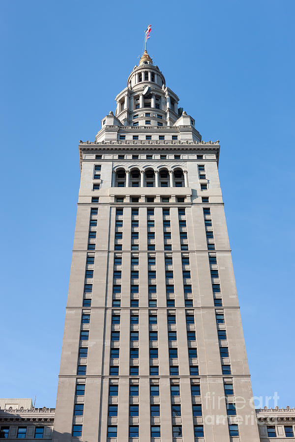 Cleveland Photograph - Terminal Tower I by Clarence Holmes