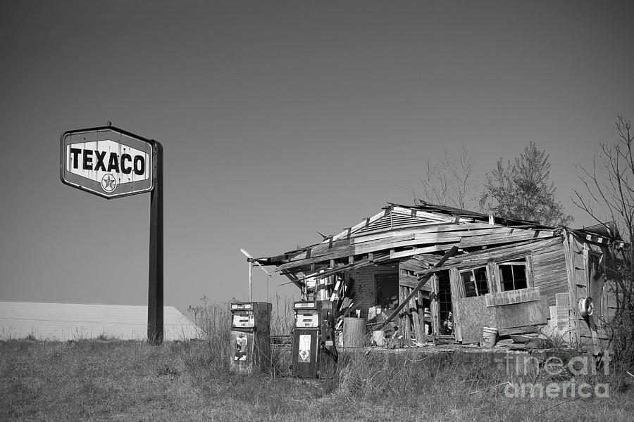 Texaco Country Store in Black and White Photograph by T Lowry Wilson
