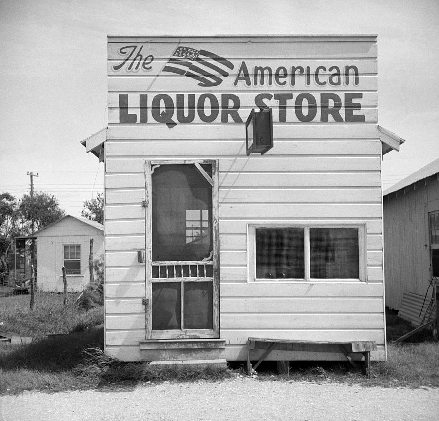 Texas Liquor Store Photograph by Granger