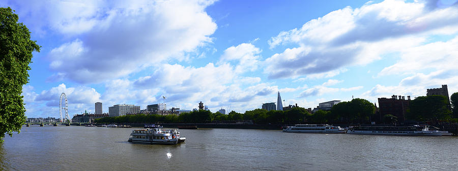Thames in August Photograph by Richard Henne
