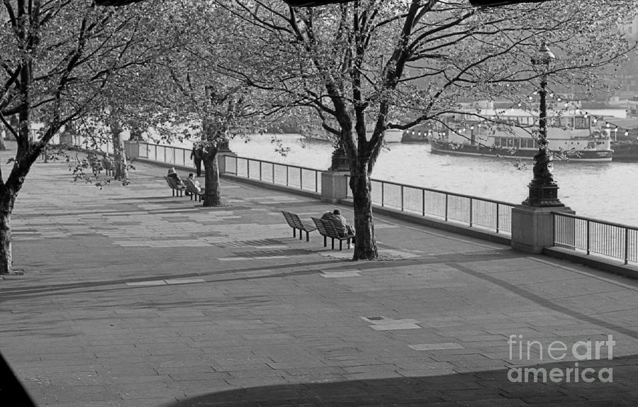 Imagery Photograph - Thames Walkway by Richard Morris
