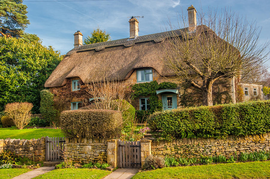 Thatched Cottage Chipping Campden Photograph by David Ross