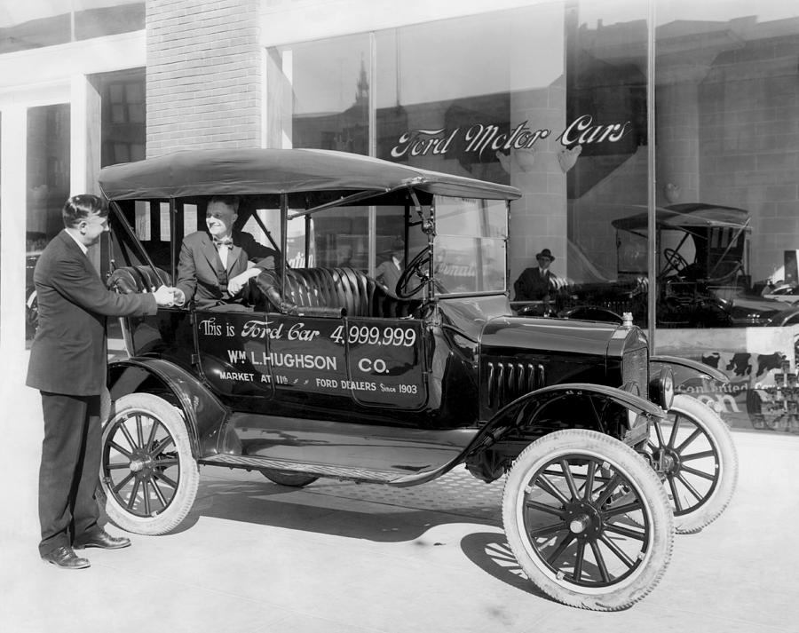 San Francisco Photograph - The 4,999,999 Ford Produced by Underwood Archives