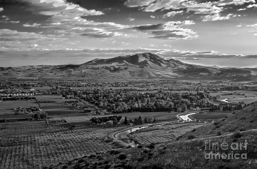 The Beautiful Valley Photograph by Robert Bales