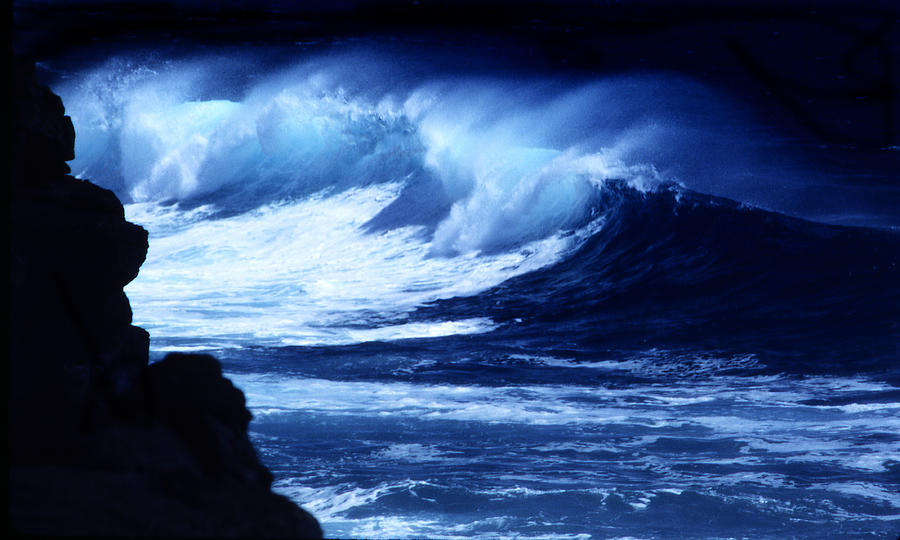 The Big Wave Hawaii Photograph by Joe Darin