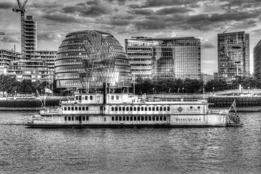 The Dixie Queen Paddle Steamer Photograph by David Pyatt