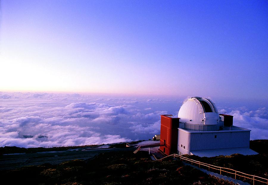The Dome Of The Isaac Newton Telescope Photograph by David Parker/science Photo Library