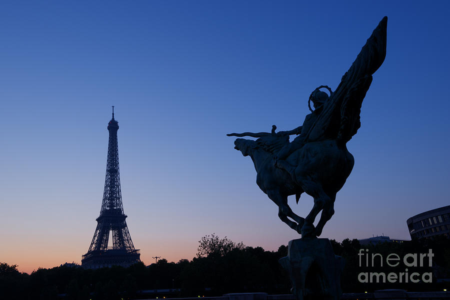 The Eiffel tower and Joan of Arc Statue  at sunrise Photograph by Oscar Gutierrez