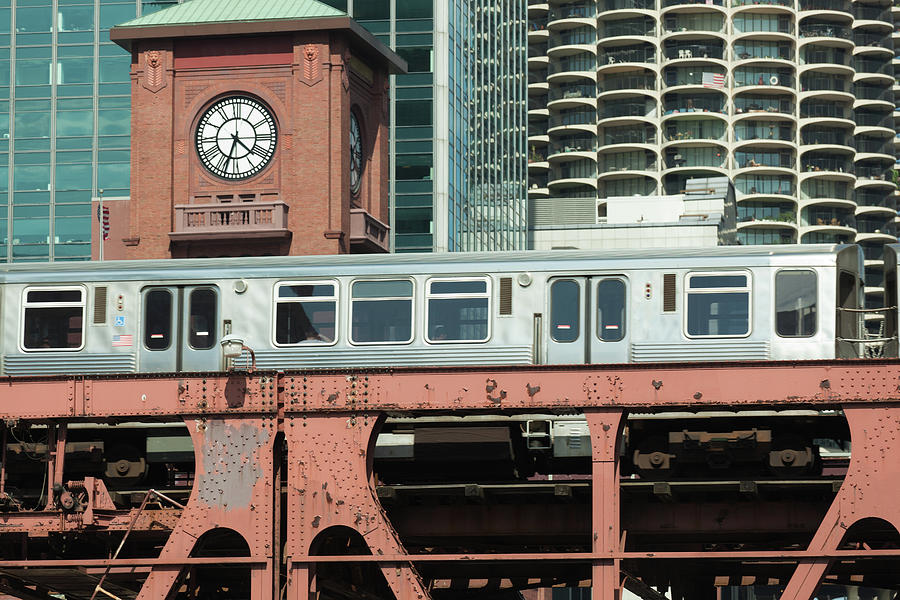 The Elevated Train In Downtown Chicago Photograph by Yinyang