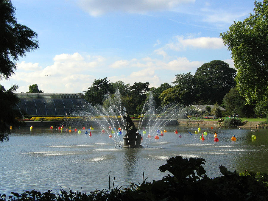 The Fountain at Kew Gardens Photograph by Helene U Taylor