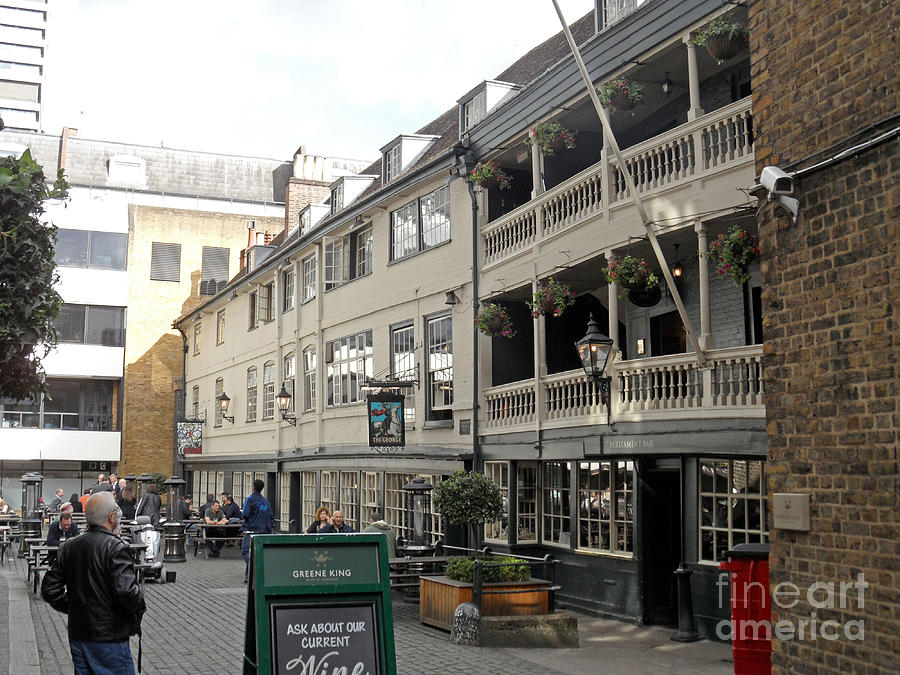 The George in Southwark Photograph by Rod Jones