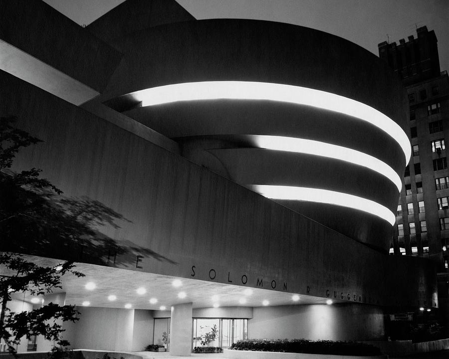 The Guggenheim Museum In New York City Photograph by Eveyln Hofer