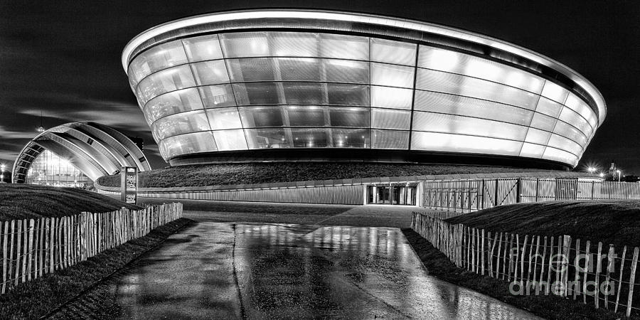 Glasgow Photograph - The Hydro mono by John Farnan