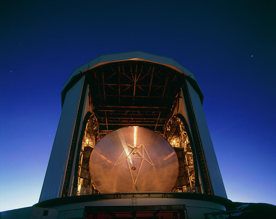 The James Clerk Maxwell Telescope Jcmt Photograph By David Nunuk