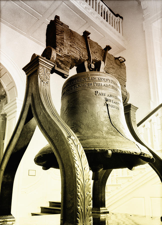 The Liberty Bell Photograph by Bill Cannon