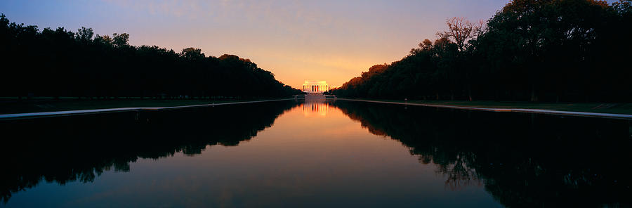 Abraham Lincoln Photograph - The Lincoln Memorial At Sunset by Panoramic Images