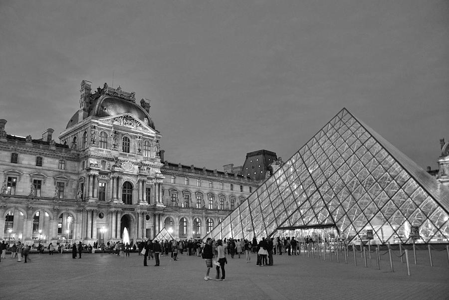 The Louvre Black and White Photograph by Allen Beatty