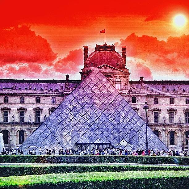 Louvre Photograph - The Louvre In Paris by Ann Jungblut