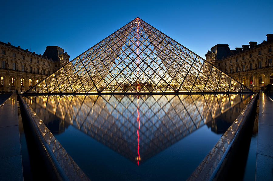 The Louvre Photograph by Ng Hock How