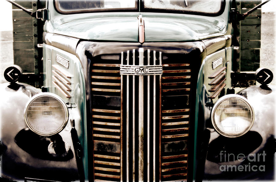 Truck Photograph - The Old GMC by Steven Digman