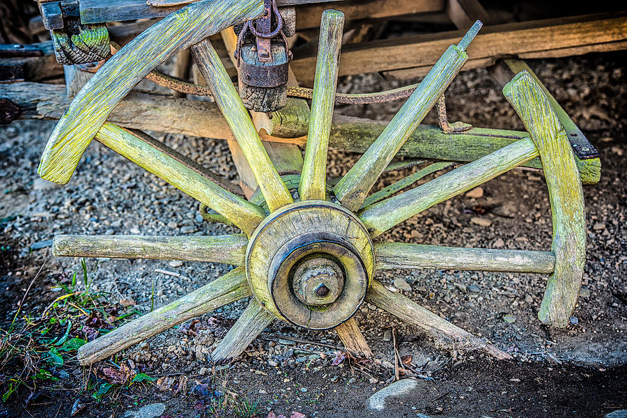 The Old Wagon Wheel Photograph by Victor Culpepper