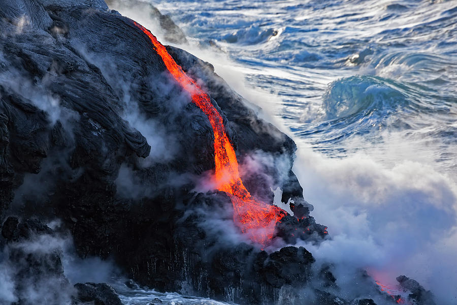 The Pahoehoe Lava Flowing From Kilauea Photograph by Dave Fleetham