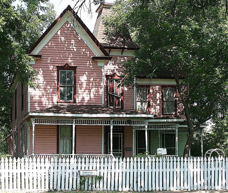 Architecture Photograph - The Pink Victorian House by Linda Phelps